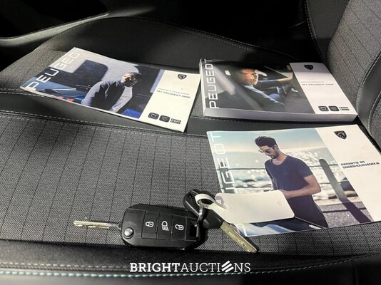 Peugeot 2008 100 Allure 1.2 PureTech 102pk 2022 (Origineel-NL), P-689-GX