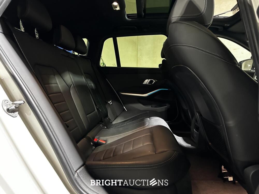 BMW 320e Touring Business Edition Plus M-Sport 204pk 2022 (Origineel-NL + 1e Eigenaar) 3-Serie G21, P-991-JH