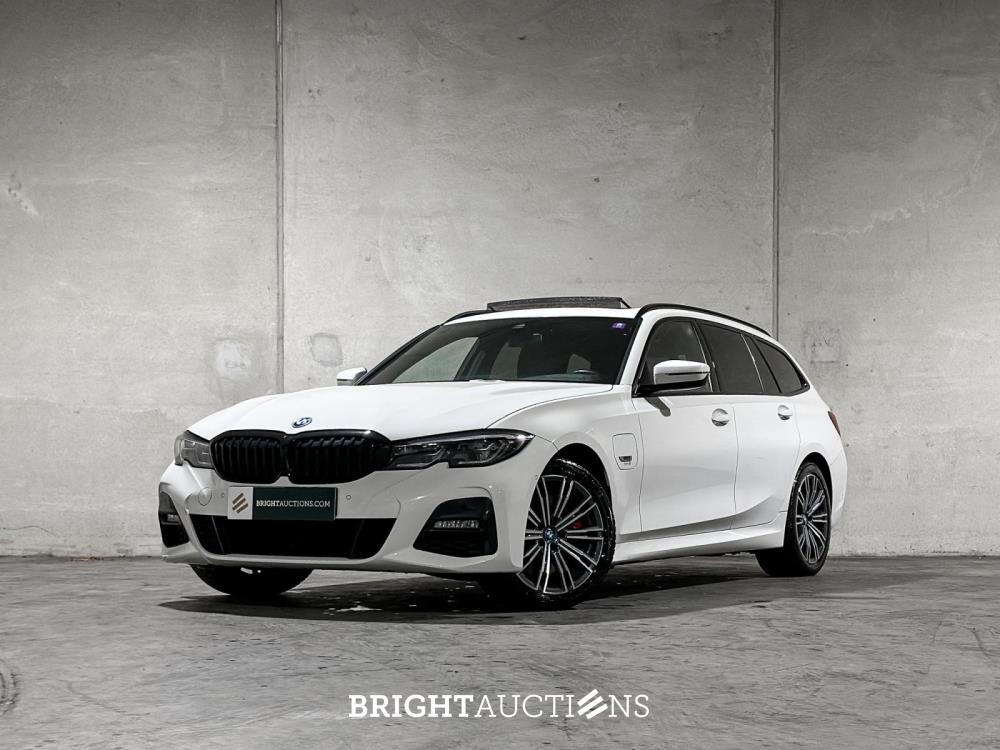 BMW 320e Touring Business Edition Plus M-Sport 204pk 2022 (Origineel-NL + 1e Eigenaar) 3-Serie G21, P-991-JH