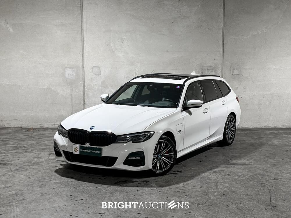 BMW 320e Touring Business Edition Plus M-Sport 204pk 2022 (Origineel-NL + 1e Eigenaar) 3-Serie G21, P-991-JH