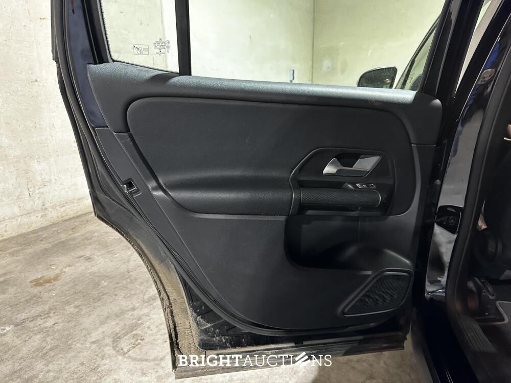 Mercedes-Benz GLB180 Business Solution 136pk 2021 (Origineel-NL + 1e Eigenaar) GLB-Klasse, L-079-FR