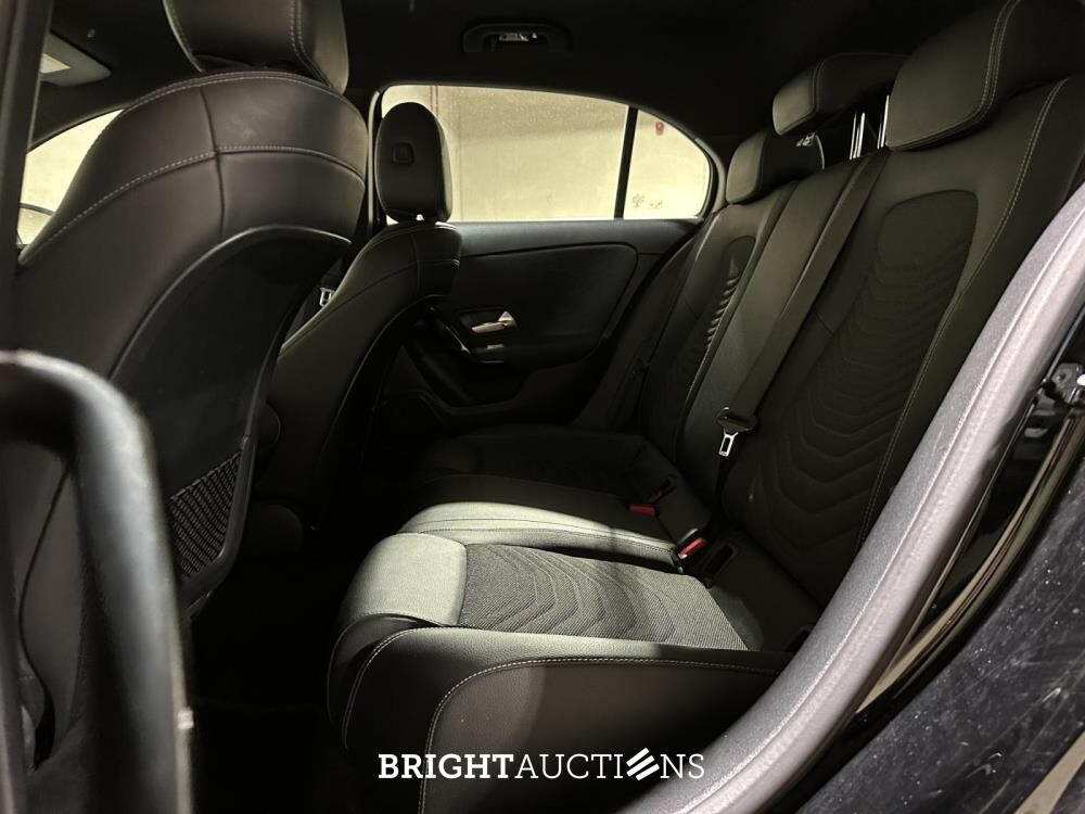 Mercedes-Benz A180 d 7G-DCT Business Solution A-Class 116hp 2020 (Original-NL+1st owner), H-772-KD