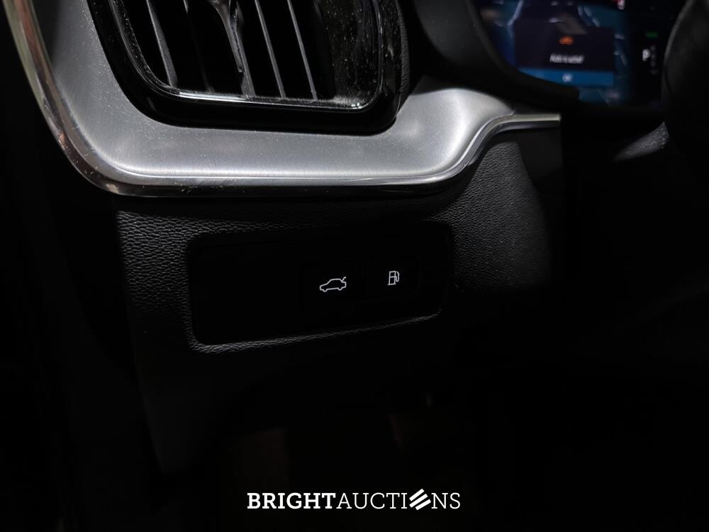 Volvo XC60 2.0 T6 Plug-in hybrid AWD Core Bright 253hp 2027 (Original-NL+1st owner), S-190-RP