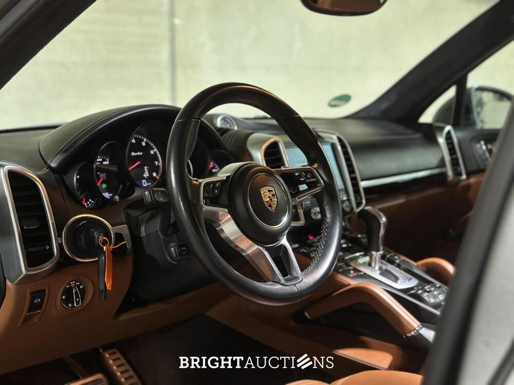 Porsche Cayenne Turbo 4.8 V8 520hp 2017 Sport-Chrono