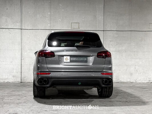 Porsche Cayenne Turbo 4.8 V8 520hp 2017 Sport-Chrono