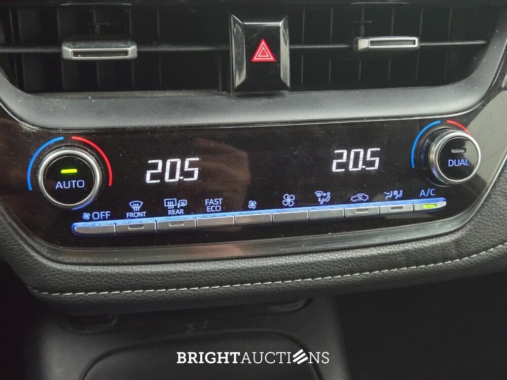 Toyota Corolla Touring Sports Hybrid Trek 1.8 170pk 2019, J-613-XB