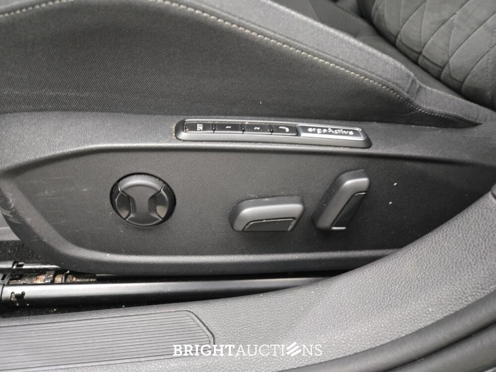Volkswagen Golf eTSI Life Business 1.0 110pk 2021 (Origineel-NL), L-256-XT