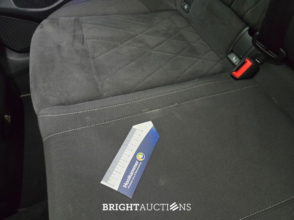 Volkswagen Golf eTSI Life Business 1.0 110pk 2021 (Origineel-NL), L-256-XT