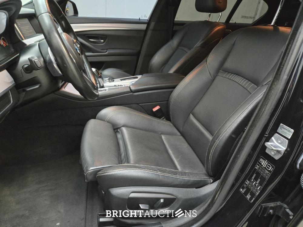 BMW 520i Executive 184pk 2014 (Origineel-NL) 5-Serie, 9-XDD-32