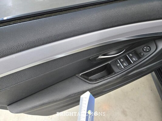 BMW 520i Executive 184pk 2014 (Origineel-NL) 5-Serie, 9-XDD-32