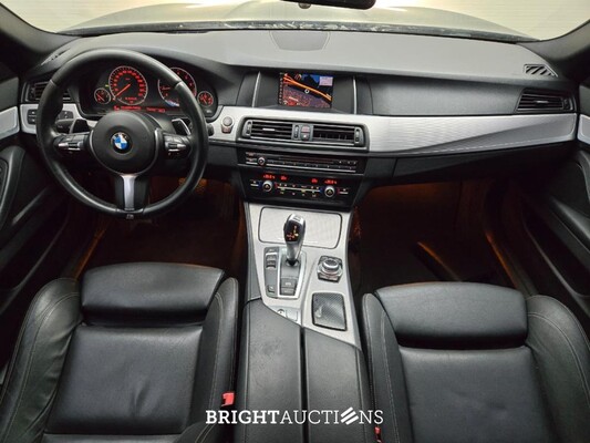 BMW 520i Executive 184pk 2014 (Origineel-NL) 5-Serie, 9-XDD-32