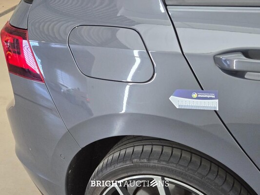 Volkswagen Golf eHybrid GTE 1.4 258pk 2021, T-606-FV