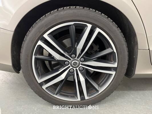 Volvo V60 T8 Recharge R-Design 2.0 AWD 405pk 2021 (Origineel-NL), K-183-JP
