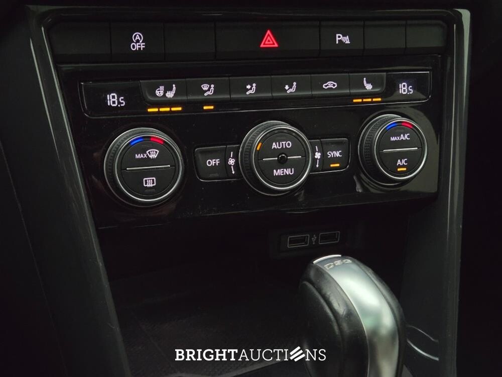 Volkswagen T-Roc 4Motion Sport 2.0 TSI 190pk 2019, T-682-RB