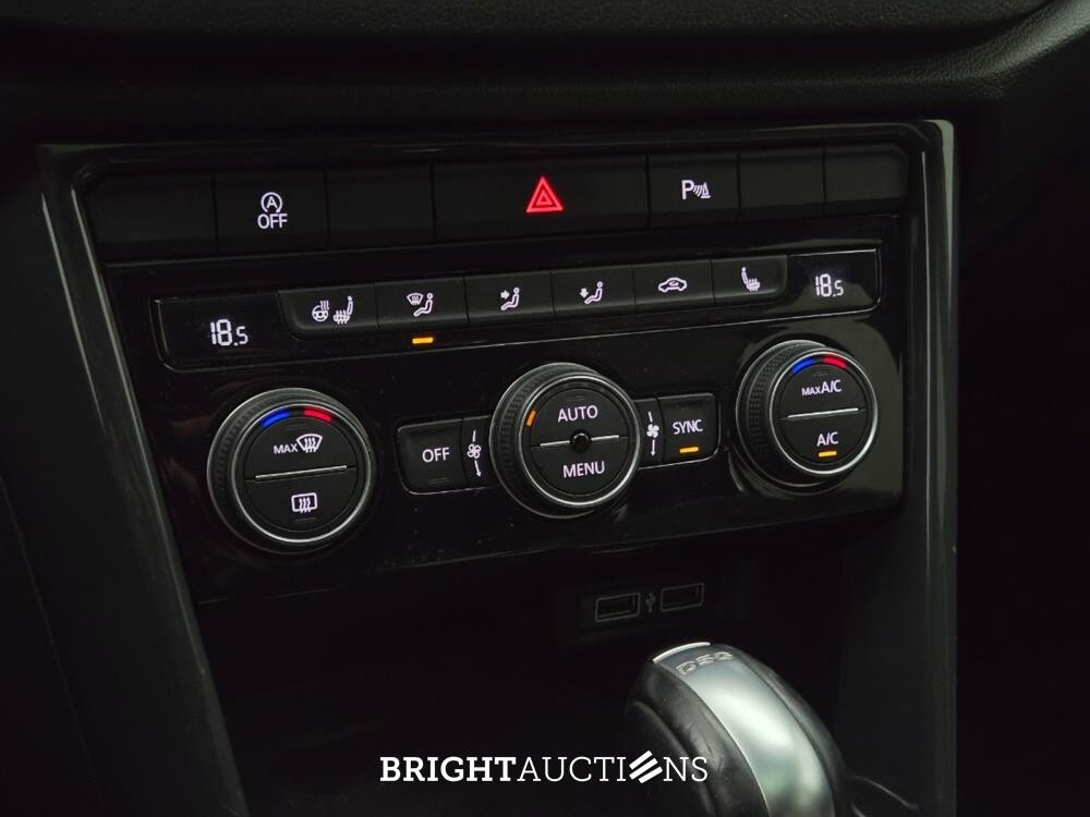 Volkswagen T-Roc 4Motion Sport 2.0 TSI 190pk 2019, T-682-RB