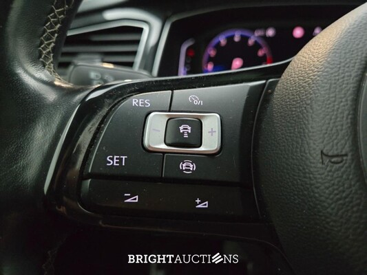 Volkswagen T-Roc 4Motion Sport 2.0 TSI 190pk 2019, T-682-RB