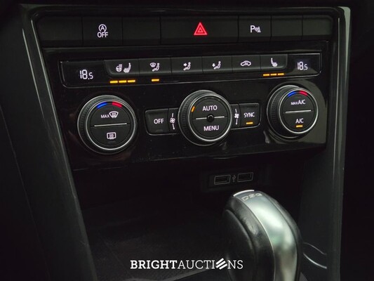Volkswagen T-Roc 4Motion Sport 2.0 TSI 190pk 2019, T-682-RB