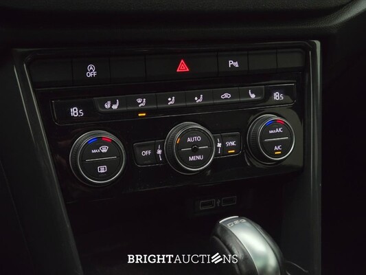 Volkswagen T-Roc 4Motion Sport 2.0 TSI 190pk 2019, T-682-RB