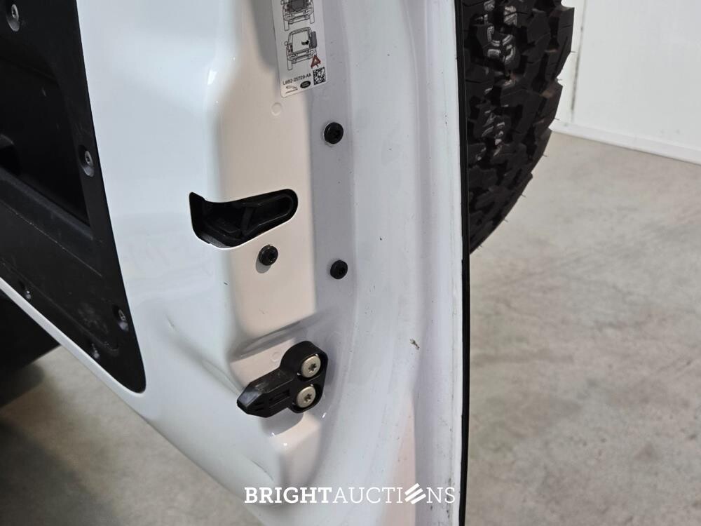 Land Rover Defender D200 110 MHEV 3.0 200pk 2021 (Origineel-NL), VKJ-71-S