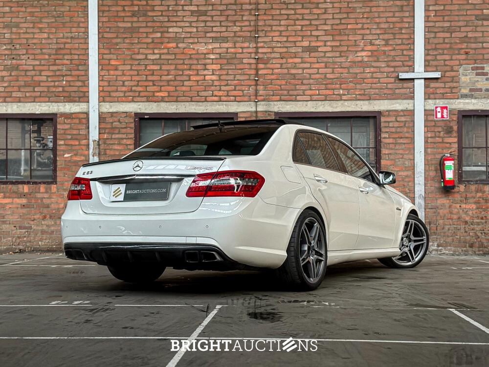 NO RESERVE: Mercedes-Benz E63 AMG 6.2 V8 -CARBON- 525pk 2010 (Origineel-NL) E-Klasse, 47-LKB-6
 