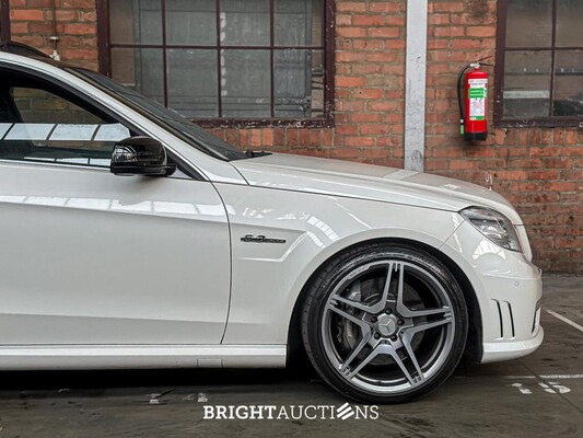 NO RESERVE: Mercedes-Benz E63 AMG 6.2 V8 -CARBON- 525pk 2010 (Origineel-NL) E-Klasse, 47-LKB-6
 