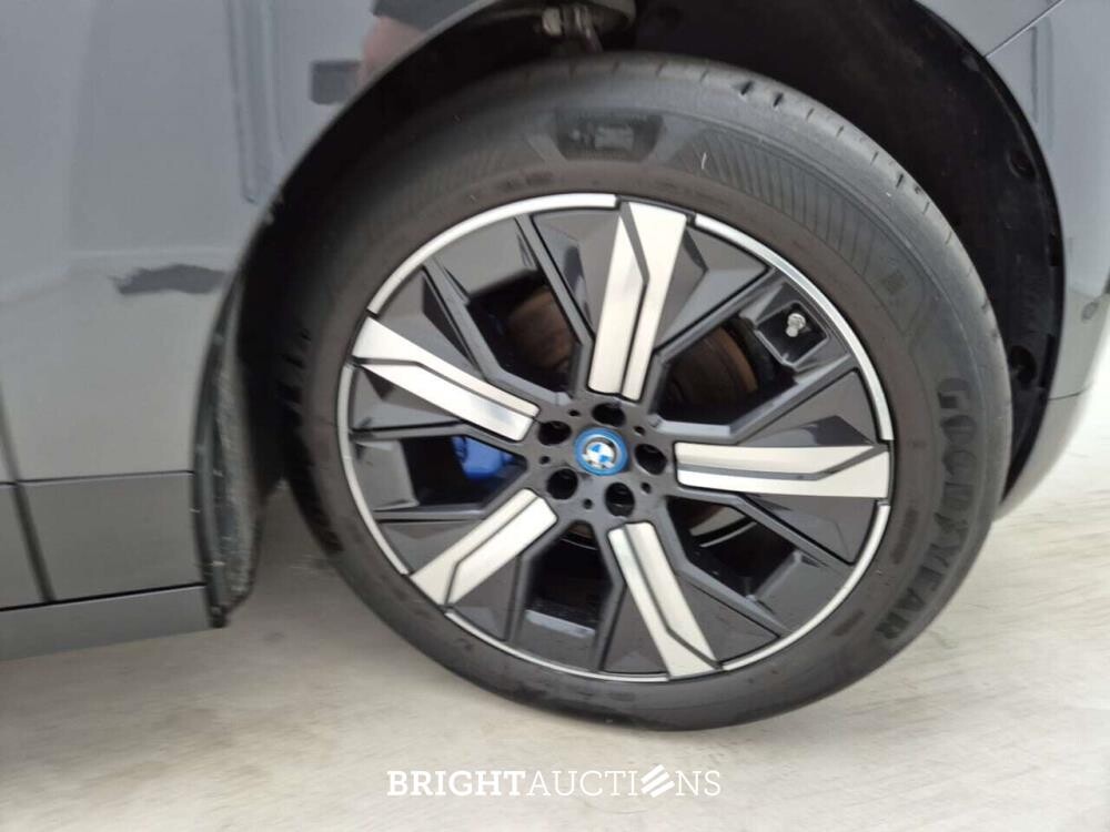 BMW iX xDrive40 272pk 2023, 2DHA020
