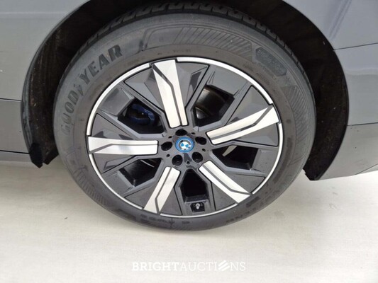 BMW iX xDrive40 272pk 2023, 2DHA020