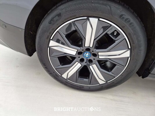 BMW iX xDrive40 272pk 2023, 2DHA020