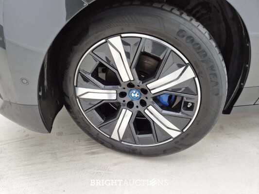 BMW iX xDrive40 272pk 2023, 2DHA020