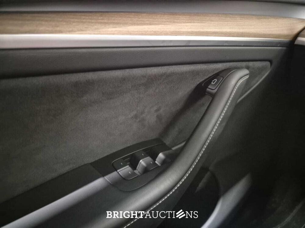 Tesla Model Y Long Range AWD 75 kWh 351pk 2023 (Origineel-NL), T-610-DJ