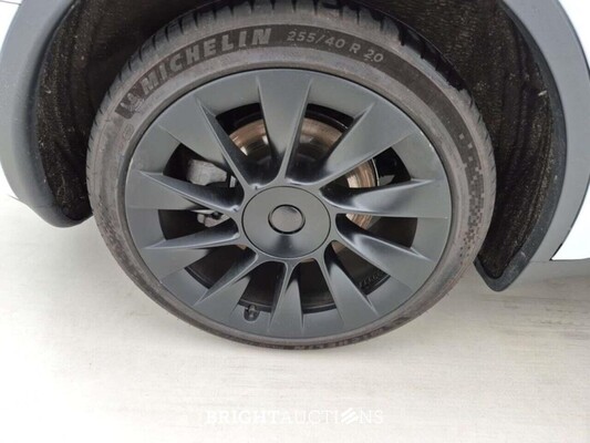 Tesla Model Y Long Range AWD 75 kWh 351pk 2023 (Origineel-NL), T-610-DJ