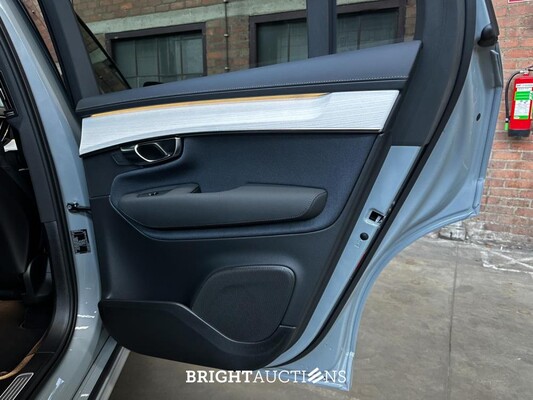 Volvo XC90 T8 AWD Plus Dark 457pk 2025 7-Persoons (1.100 KM) Fabrieksgarantie