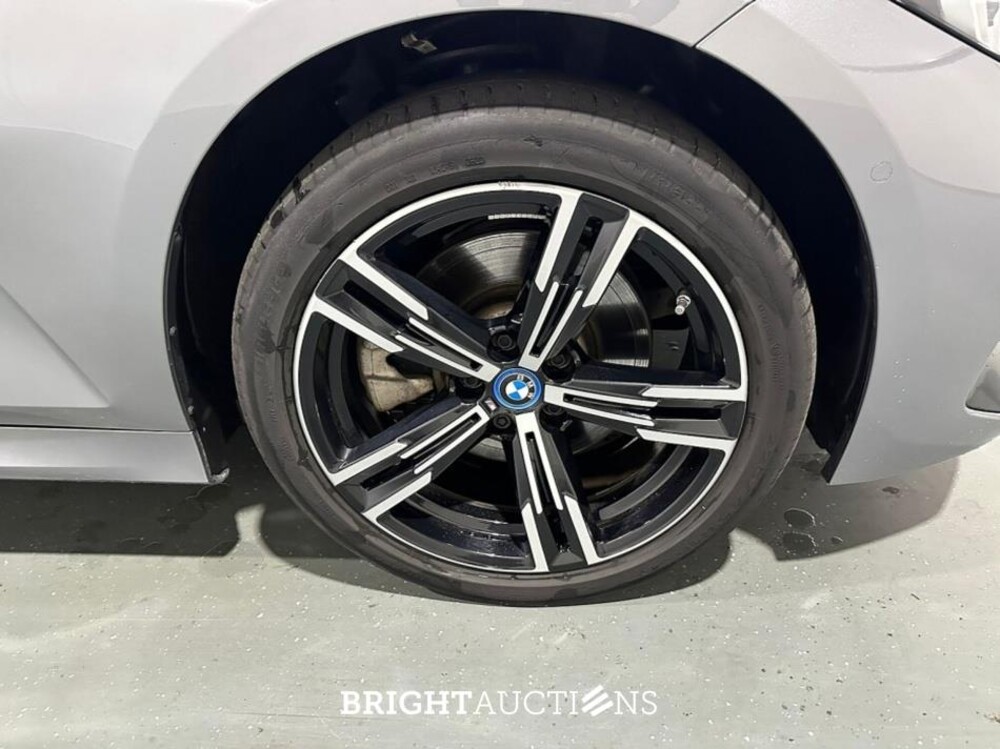 BMW 320e 3-serie M-pakket 272pk 2024 3-Serie, KFP-27-P