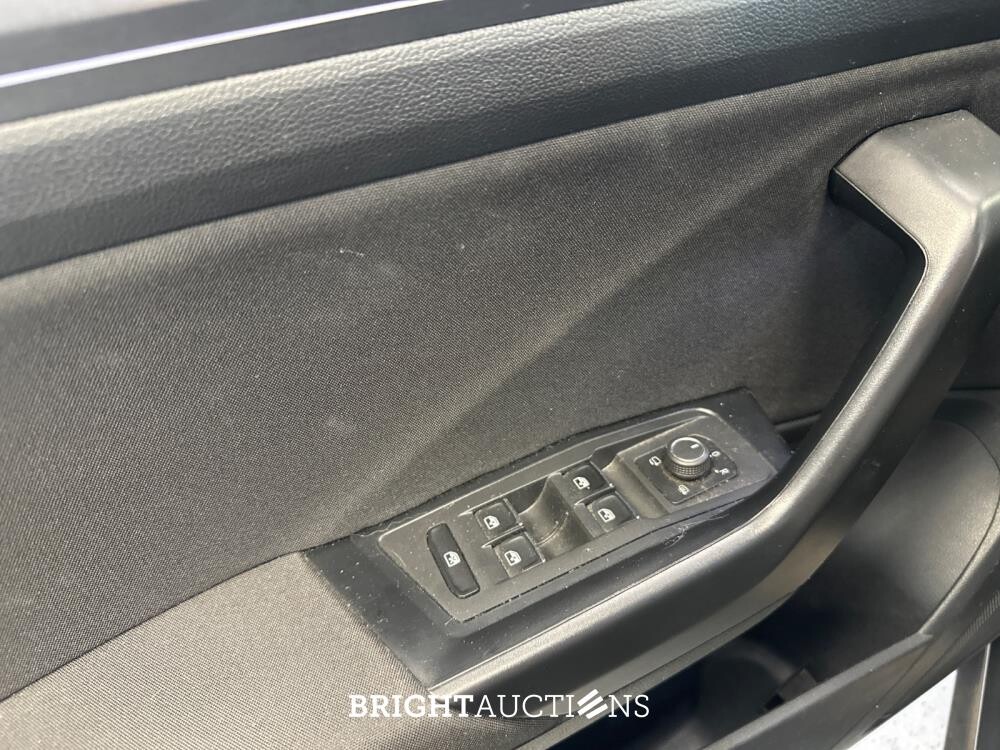 Volkswagen T-Roc Business 1.5 TSI 150 pk 2021, P-449-SZ