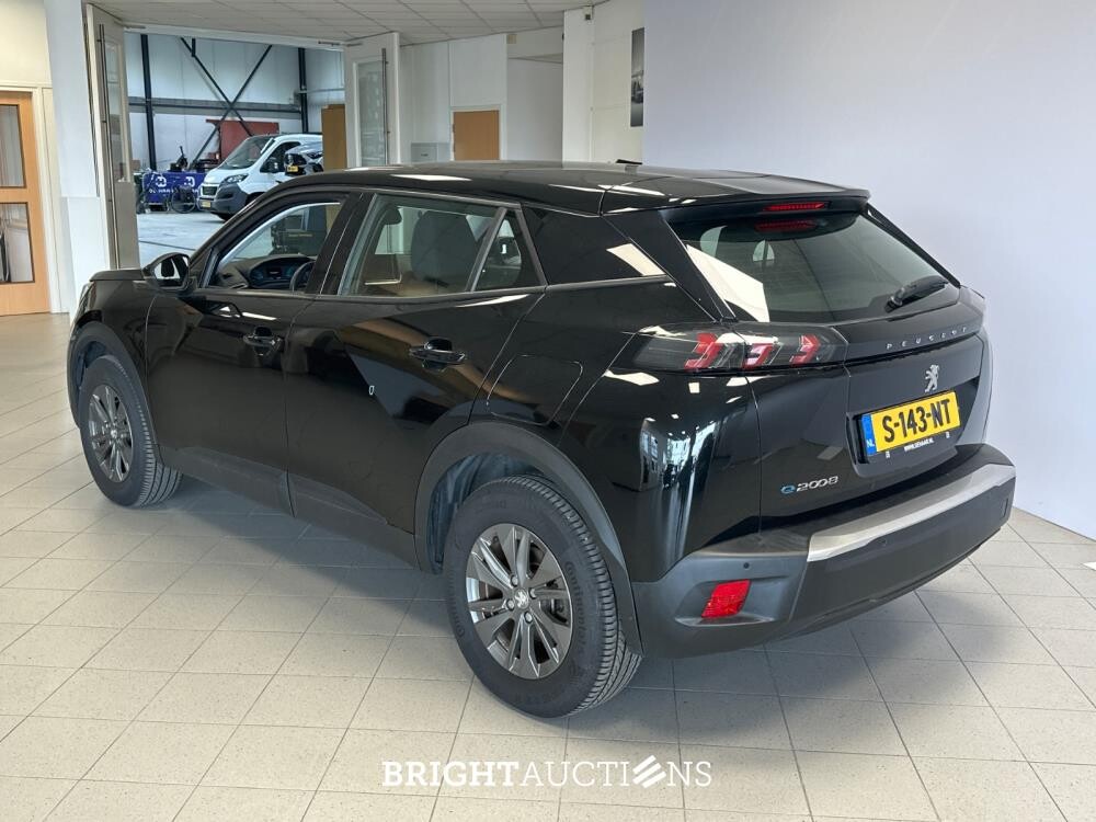 Peugeot 2008 e- EV Active Pack 50 kWh 136 pk 2022, S-143-NT