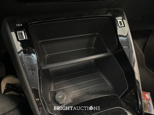 Peugeot 2008 e- EV Active Pack 50 kWh 136 pk 2022, S-143-NT