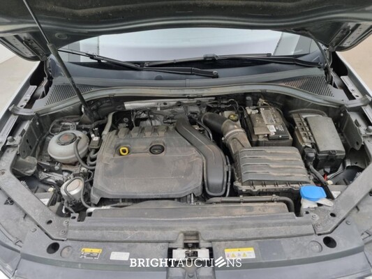 Volkswagen Tiguan R-Line Business 1.5 TSI 150pk 2022 (Origineel-NL), N-513-XL