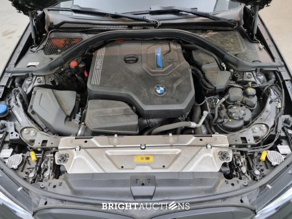 BMW 330e 3-serie Touring Business Edition Plus 296pk 2021 (Origineel-NL) 3-Serie, K-474-XH