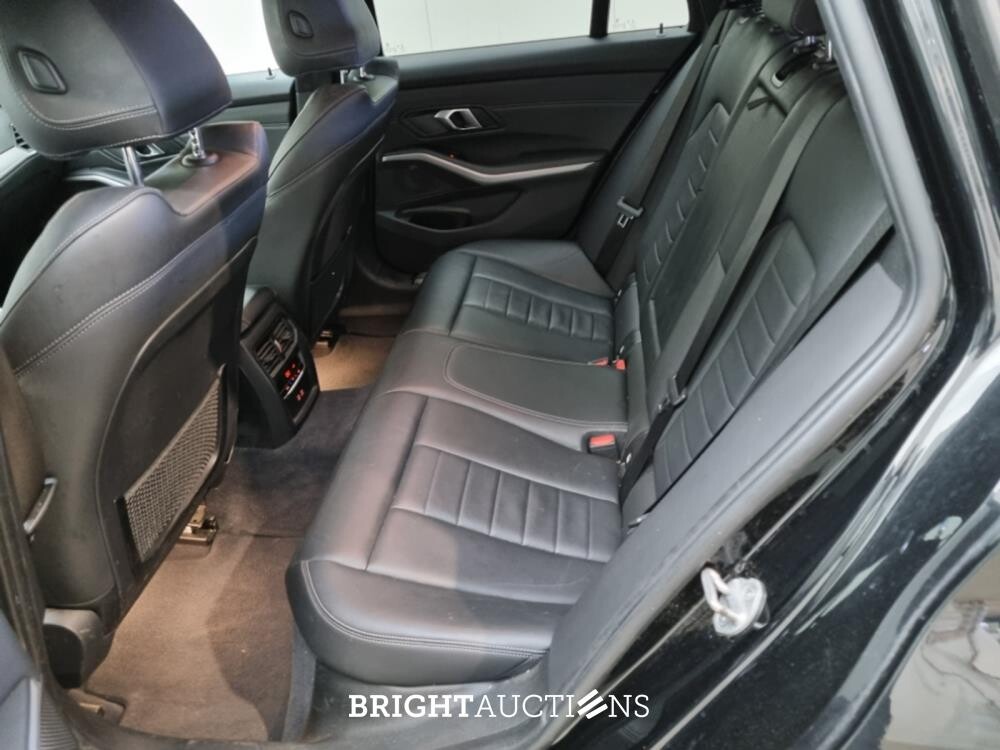 BMW 330e 3-serie Touring Business Edition Plus 296pk 2021 (Origineel-NL) 3-Serie, K-474-XH
