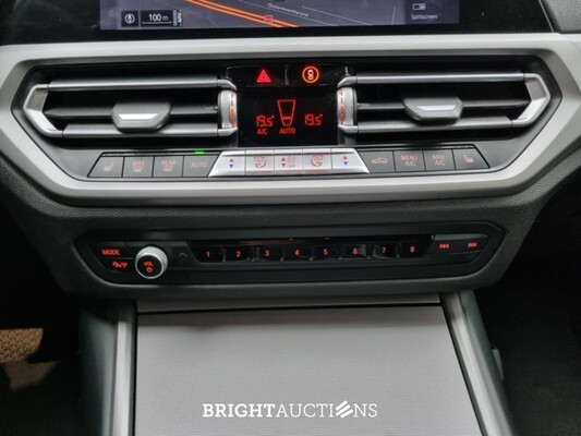 BMW 330e 3-serie Touring Business Edition Plus 296pk 2021 (Origineel-NL) 3-Serie, K-474-XH