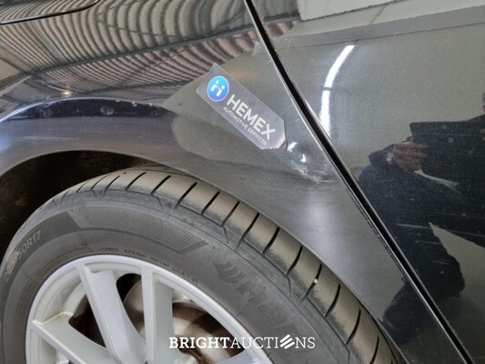BMW 330e 3-serie Touring Business Edition Plus 296pk 2021 (Origineel-NL) 3-Serie, K-474-XH