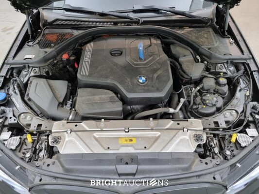 BMW 330e 3-serie Touring Business Edition Plus 296pk 2021 (Origineel-NL) 3-Serie, K-474-XH