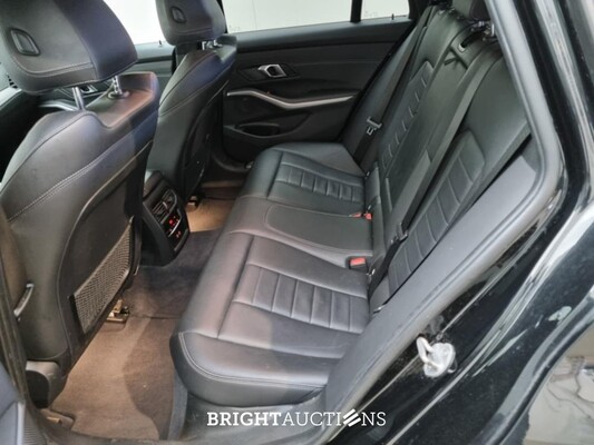BMW 330e 3-serie Touring Business Edition Plus 296pk 2021 (Origineel-NL) 3-Serie, K-474-XH