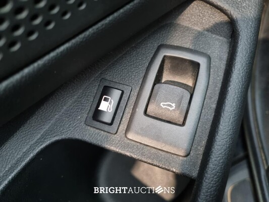 BMW 330e 3-serie Touring Business Edition Plus 296pk 2021 (Origineel-NL) 3-Serie, K-474-XH