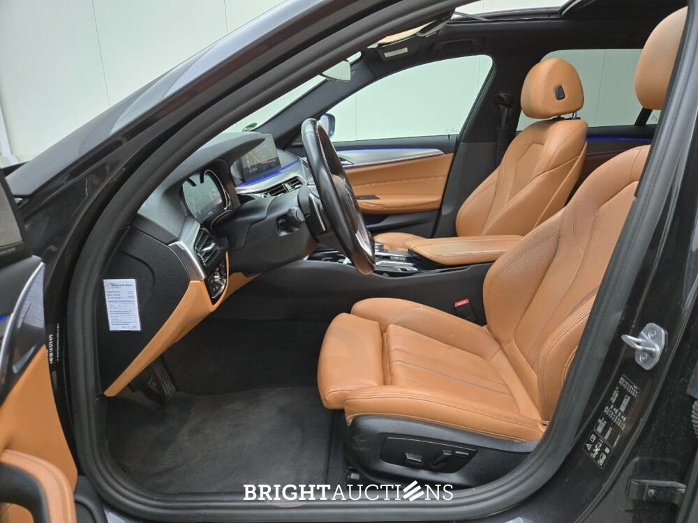 BMW 530i xDrive 5-serie Touring High Executive 252pk 2017 5-Serie, L-411-DR