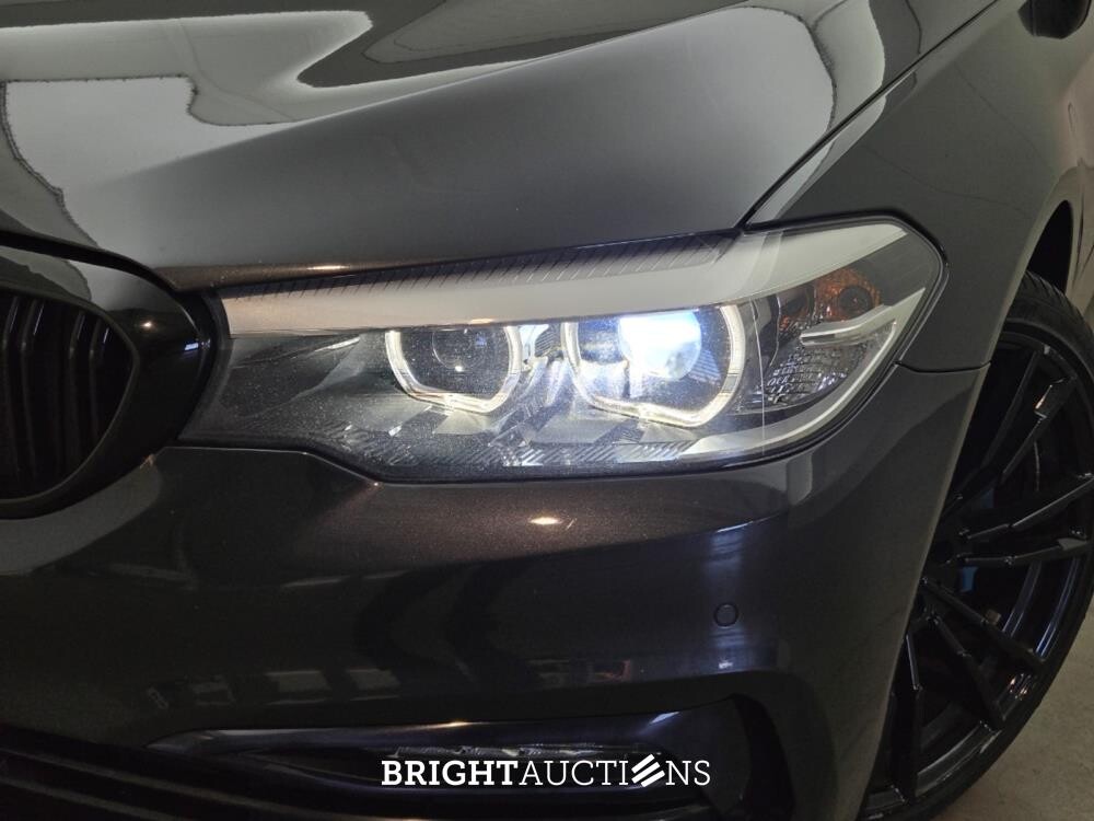 BMW 530i xDrive 5-serie Touring High Executive 252pk 2017 5-Serie, L-411-DR