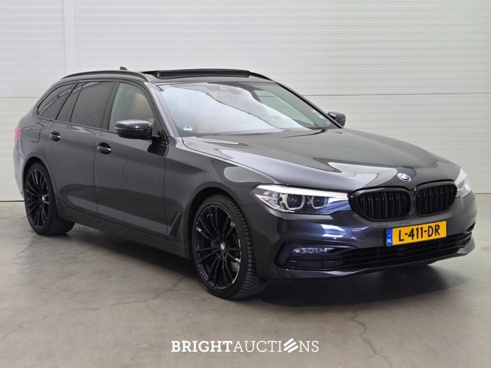 BMW 530i xDrive 5-serie Touring High Executive 252pk 2017 5-Serie, L-411-DR