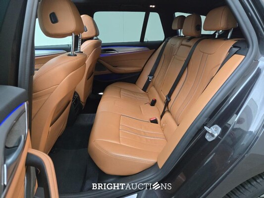 BMW 530i xDrive 5-serie Touring High Executive 252pk 2017 5-Serie, L-411-DR