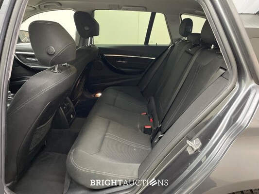 BMW 330d 3-serie Touring Centennial High Executive 258pk 2016 3-Serie, TX-814-B