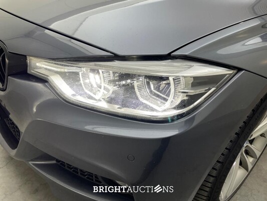 BMW 330d 3-serie Touring Centennial High Executive 258pk 2016 3-Serie, TX-814-B